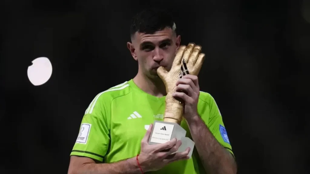 Manchester United Bidik Emiliano Martinez untuk Perkuat Sektor Penjaga Gawang